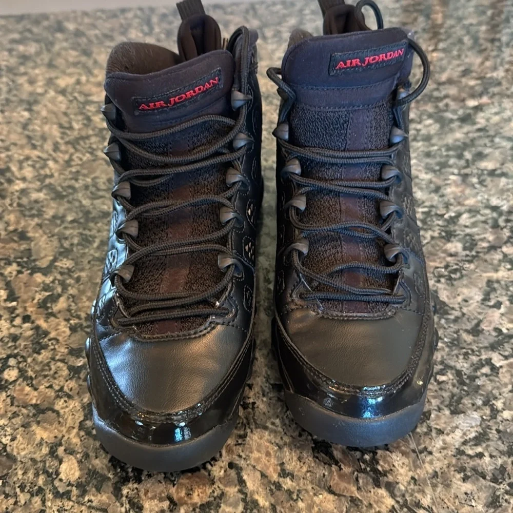 Air Jordan 9 retro Kids Black and Red Sneakers EUC 5Y